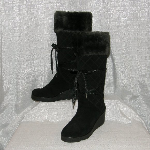 COPY - Beautiful Authentic MARC JACOBS Black Quilted Suede Fur Platform Boots s… - Picture 1 of 7